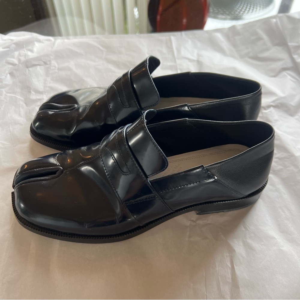 MAISON MARGIELA Tabi County Loafer in Dark Navy